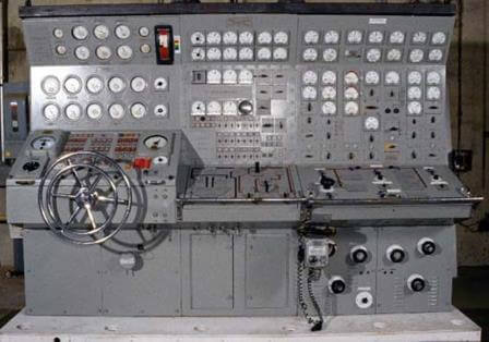 A nuke boat maneuvering room